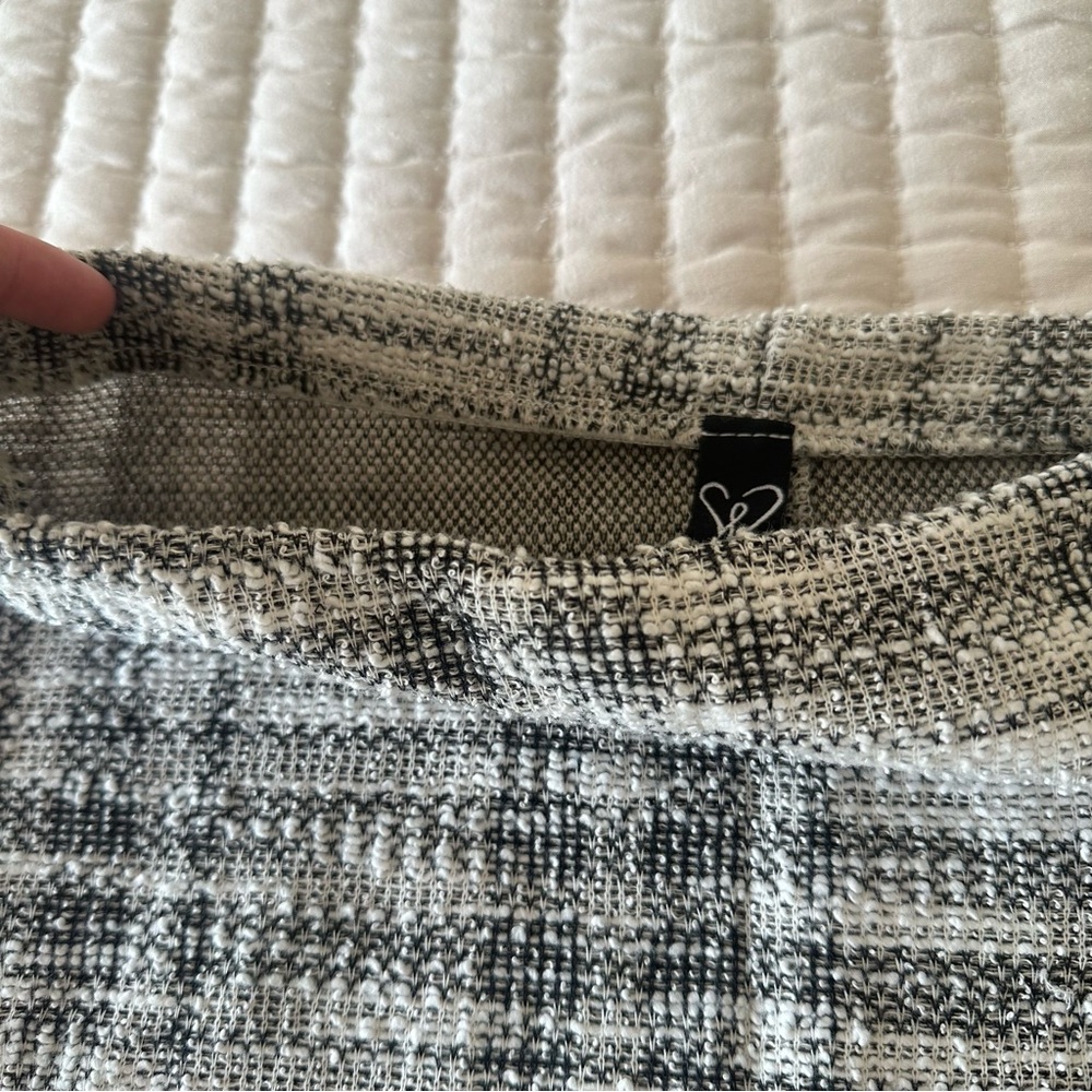 Elegant Black and White Plaid Skirt - Picture 5 of 6